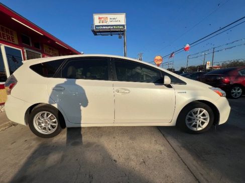 Used 2012 Toyota Prius V Three image 4