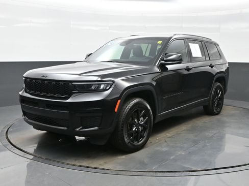 Used 2024 Jeep Grand Cherokee L Altitude image 2