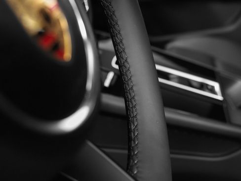 Certified 2025 Porsche Macan image 28