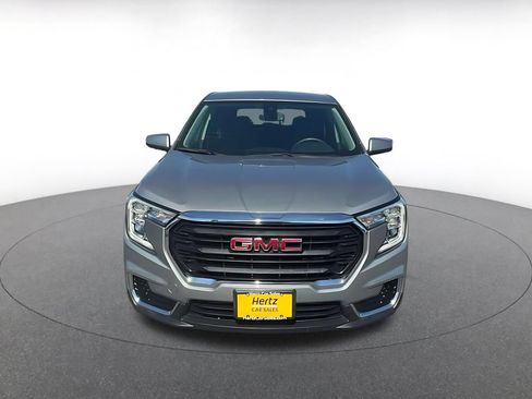 Used 2024 GMC Terrain SLE FWD image 4