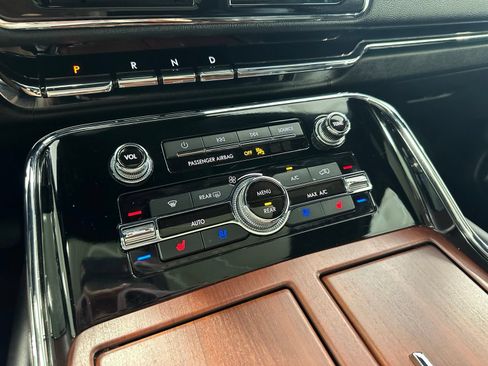 Used 2021 Lincoln Navigator Reserve w/ Luxury Package AWD/4WD image 32