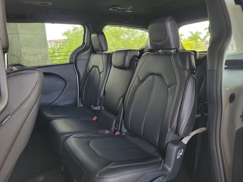 New 2026 Chrysler Pacifica Select FWD image 8