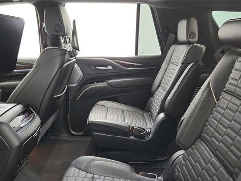 Used 2021 Cadillac Escalade Premium Luxury Platinum w/ Heavy-Duty Trailer Package image 18