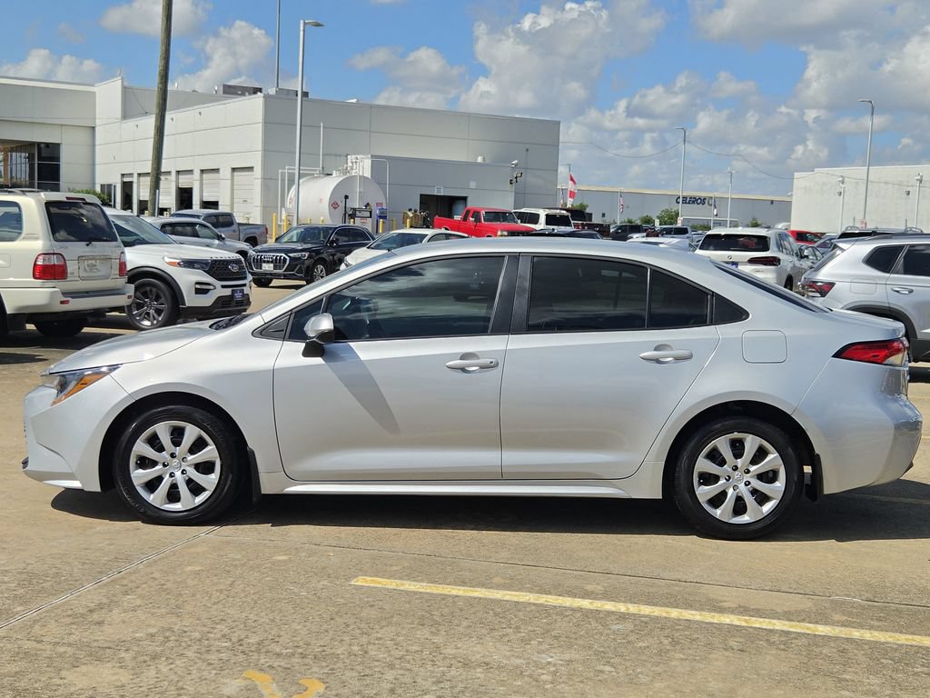 Used 2026 Toyota Corolla LE FWD image 6