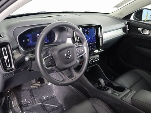 Used 2025 Volvo XC40 B5 Core w/ Protection Package Premier image 7
