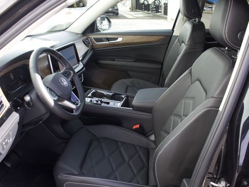 New 2026 Volkswagen Atlas SE image 11