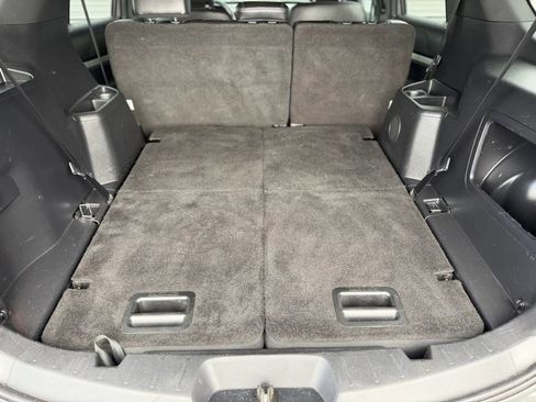 Used 2016 Ford Explorer XLT w/ Equipment Group 202A AWD/4WD image 29