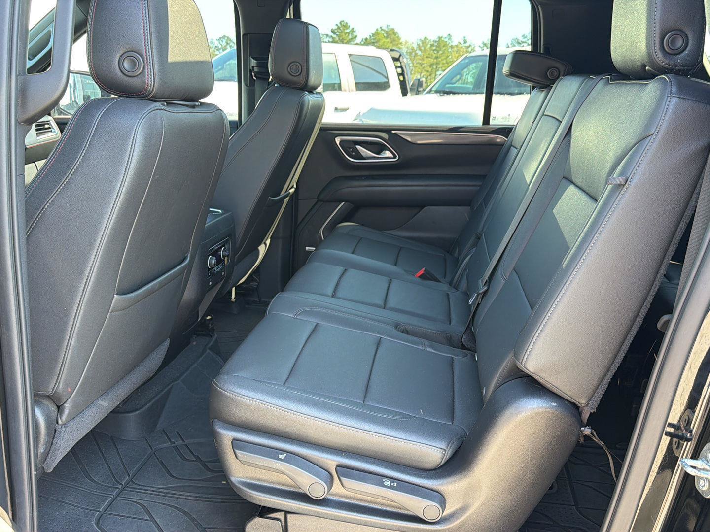 Used 2021 Chevrolet Suburban RST w/ Luxury Package RWD image 11