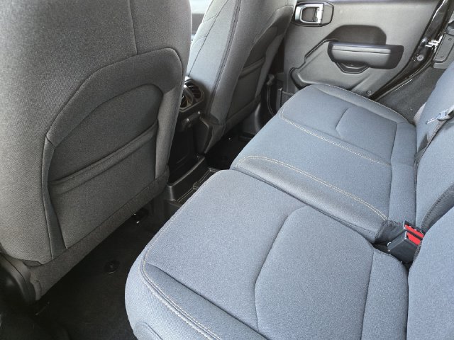 Used 2024 Jeep Wrangler Unlimited AWD/4WD image 30