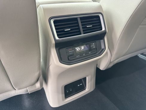 Certified 2024 Volkswagen Atlas SE w/ Black Wheel Package image 17