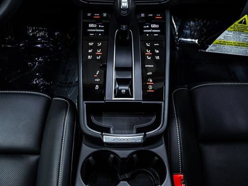 Certified 2025 Porsche Macan Turbo AWD/4WD image 17