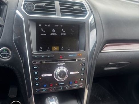 Used 2018 Ford Explorer Platinum image 11