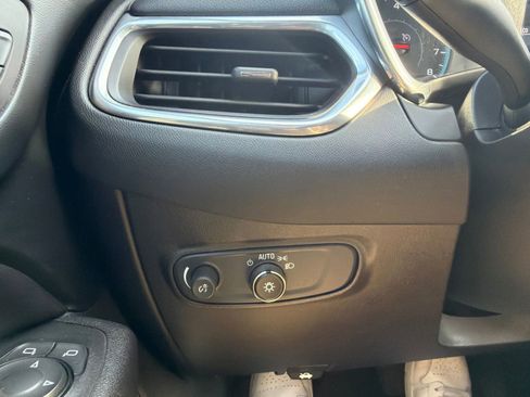 Used 2018 Chevrolet Equinox LT FWD image 18