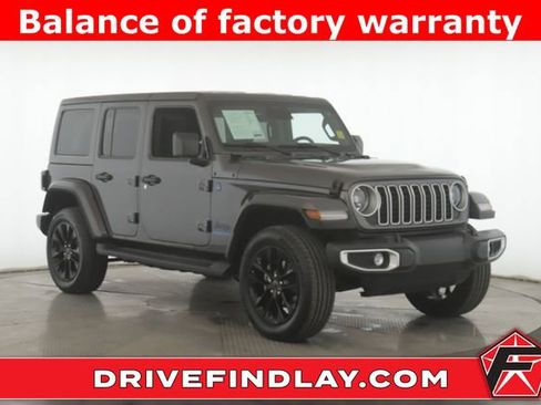 Used 2025 Jeep Wrangler Unlimited Sahara image 1