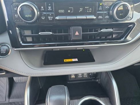 Used 2023 Toyota Highlander Platinum image 17