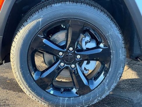 New 2025 Jeep Grand Cherokee Limited w/ Black Appearance Package image 6