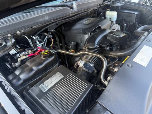 Used 2011 Cadillac Escalade AWD image 41