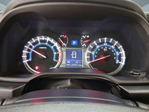 Used 2015 Toyota 4Runner SR5 image 15