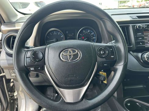 Used 2018 Toyota RAV4 LE AWD/4WD image 13