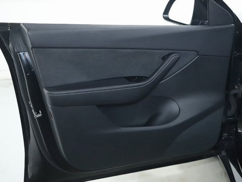 Used 2021 Tesla Model Y Long Range image 28