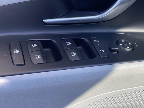 Used 2025 Hyundai Elantra Limited image 16