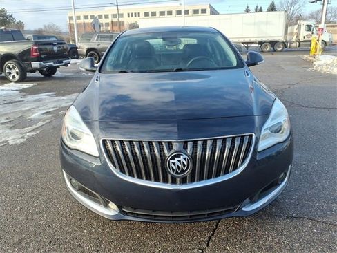 Used 2017 Buick Regal Sport Touring image 2