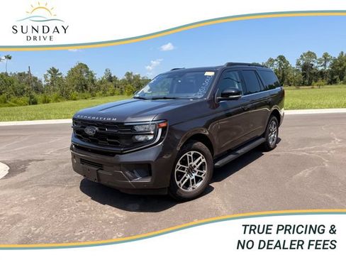 Used 2025 Ford Expedition Active AWD/4WD image 1