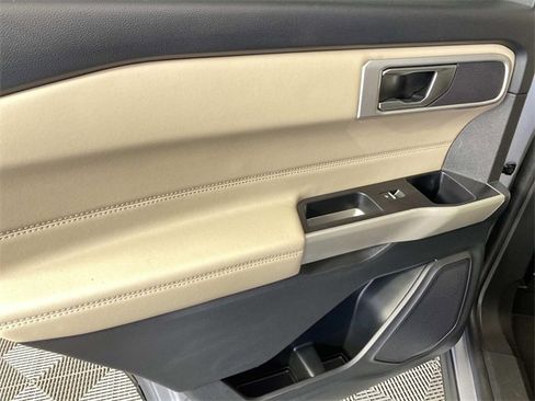 Used 2022 Ford Explorer XLT w/ Equipment Group 202A image 26