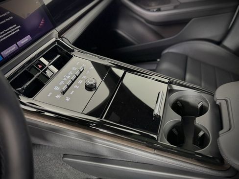 Used 2025 Porsche Panamera 4 image 23