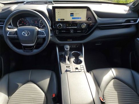 Used 2023 Toyota Highlander XSE image 14
