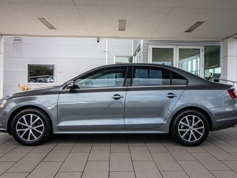 Used 2017 Volkswagen Jetta SE image 13