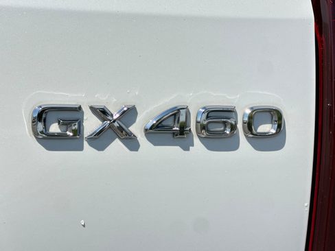 Used 2022 Lexus GX 460 Premium w/ Accessory Package AWD/4WD image 31