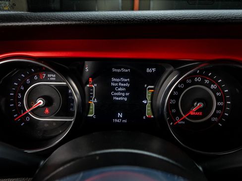 Used 2021 Jeep Gladiator Rubicon AWD/4WD image 8