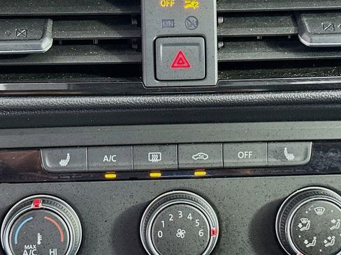 Used 2022 Volkswagen Taos SE image 18