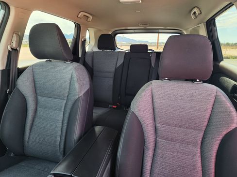 Used 2022 Nissan Rogue SV image 16