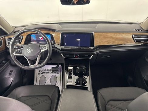 Used 2025 Volkswagen Atlas SE image 18