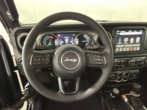 Used 2023 Jeep Wrangler Unlimited w/ Cold Weather Group AWD/4WD image 17