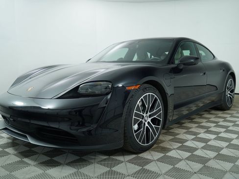 Used 2022 Porsche Taycan RWD image 4