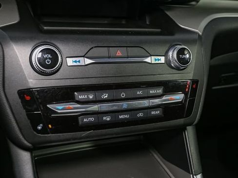 Used 2020 Ford Explorer XLT w/ Equipment Group 202A AWD/4WD image 27