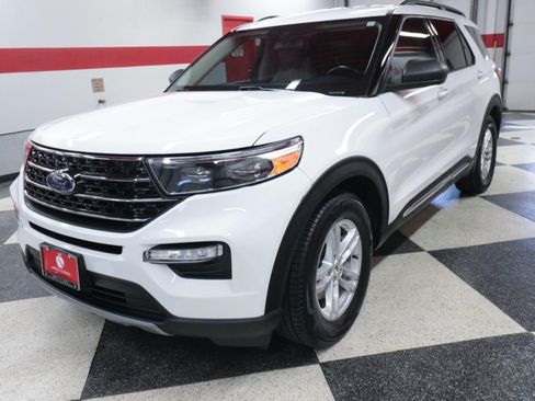 Used 2020 Ford Explorer XLT w/ Equipment Group 202A RWD image 5