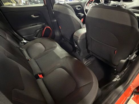 Used 2019 Jeep Renegade Trailhawk image 26