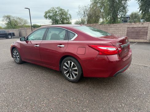 Used 2017 Nissan Altima 2.5 SL w/ Moonroof Package image 7