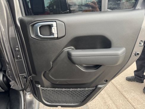 Used 2025 Jeep Gladiator Sport AWD/4WD image 31