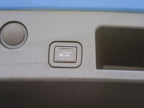 Used 2025 GMC Terrain Elevation w/ Elevation Premium Package FWD image 8