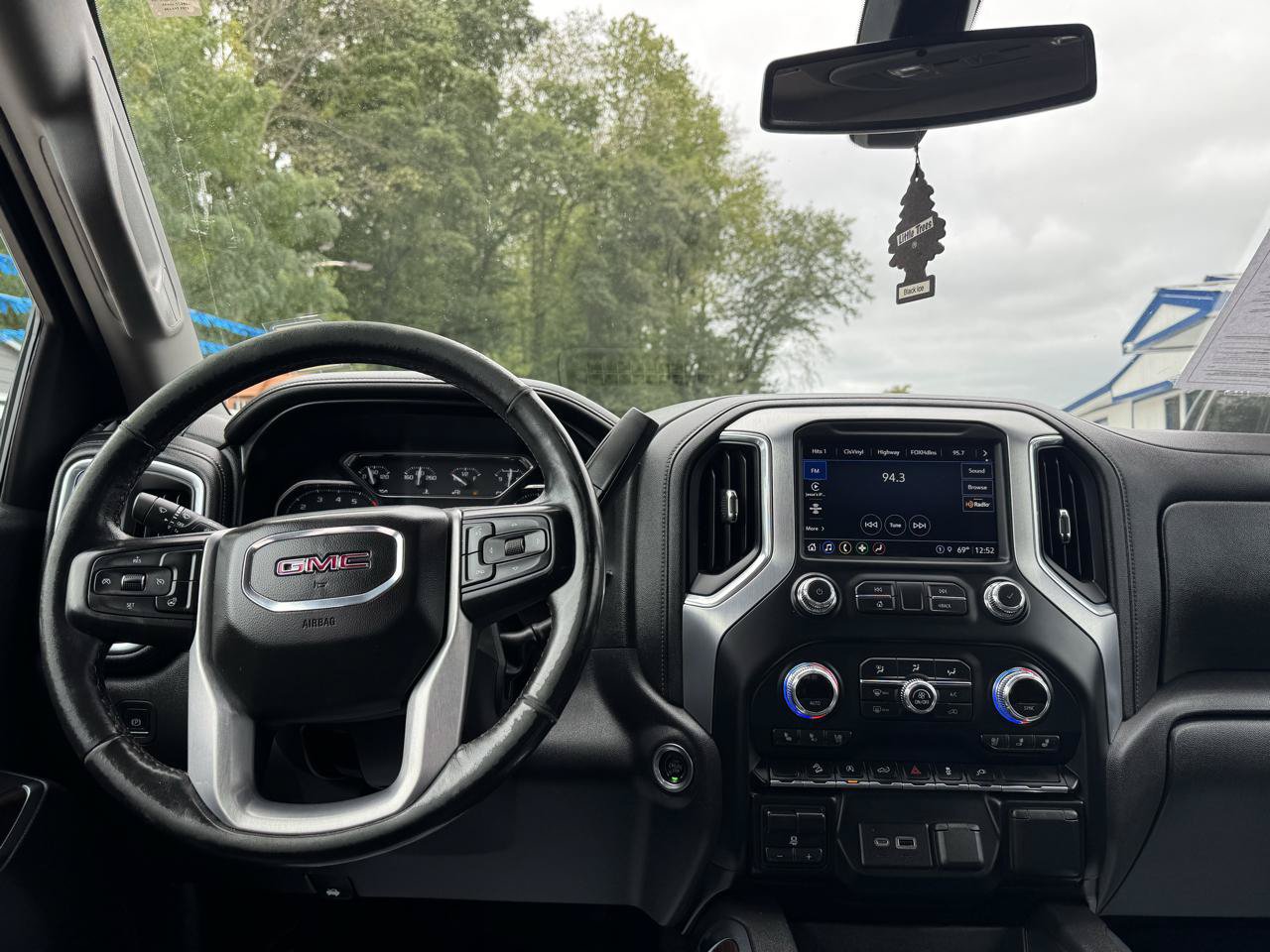 Used 2021 GMC Sierra 1500 SLT w/ SLT Convenience Package AWD/4WD image 10