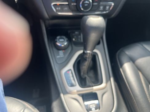 Used 2017 Jeep Cherokee Latitude w/ True North Edition AWD/4WD image 24