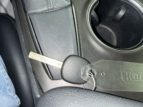 Used 2021 Toyota Camry SE image 23