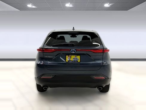 Used 2023 Toyota Venza LE image 8