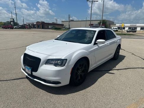 Used 2023 Chrysler 300 S RWD image 2
