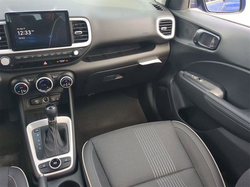 New 2025 Hyundai Venue Limited image 15